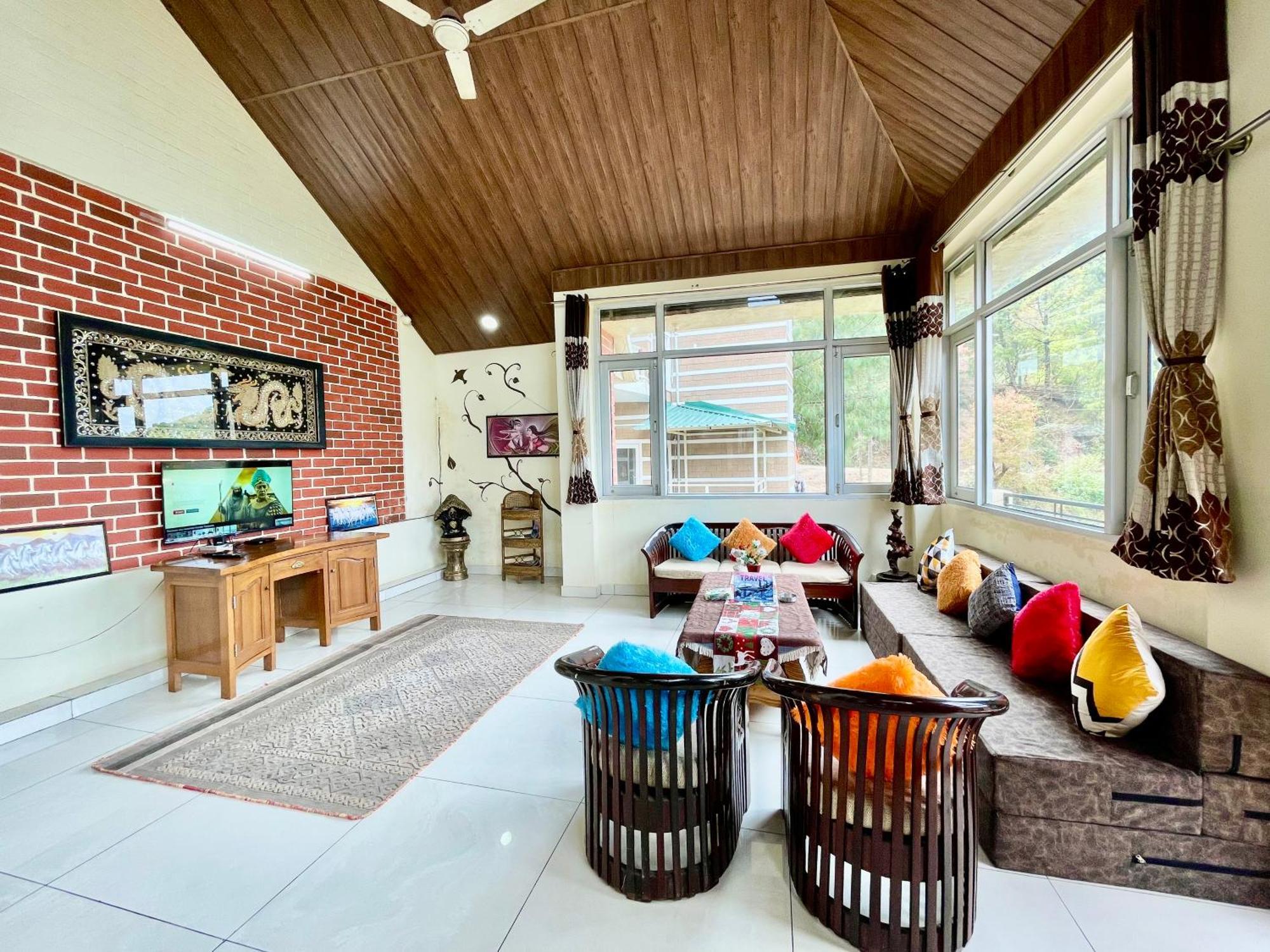 The Auriga 3Bhk Fully Entair Villa With Bonfire In Kasauli I Pvt Stay I Open Air Terrace I Kitchen Livingroom I Lawn Bonfire I Gaming Zone Exterior photo