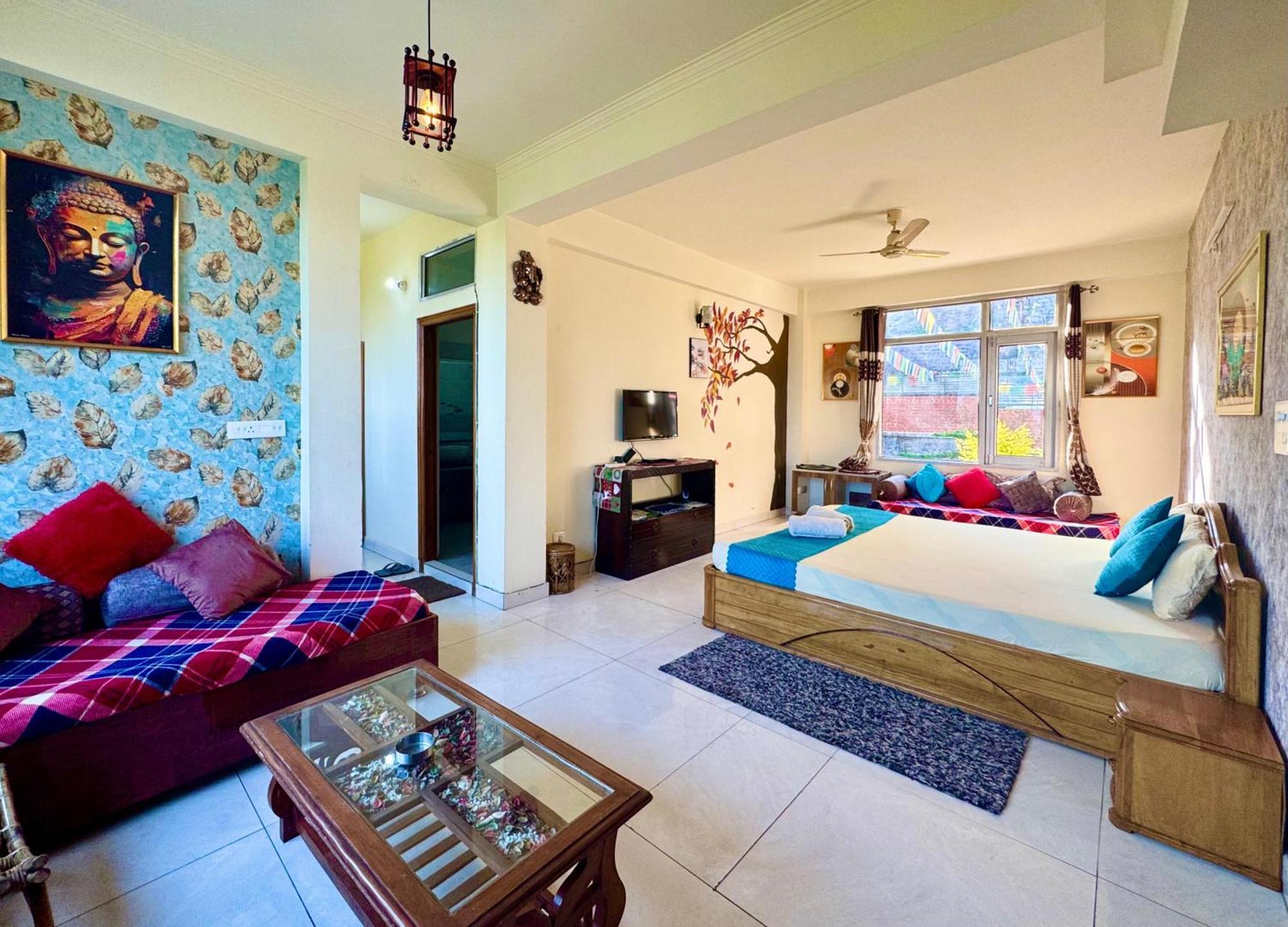 The Auriga 3Bhk Fully Entair Villa With Bonfire In Kasauli I Pvt Stay I Open Air Terrace I Kitchen Livingroom I Lawn Bonfire I Gaming Zone Exterior photo