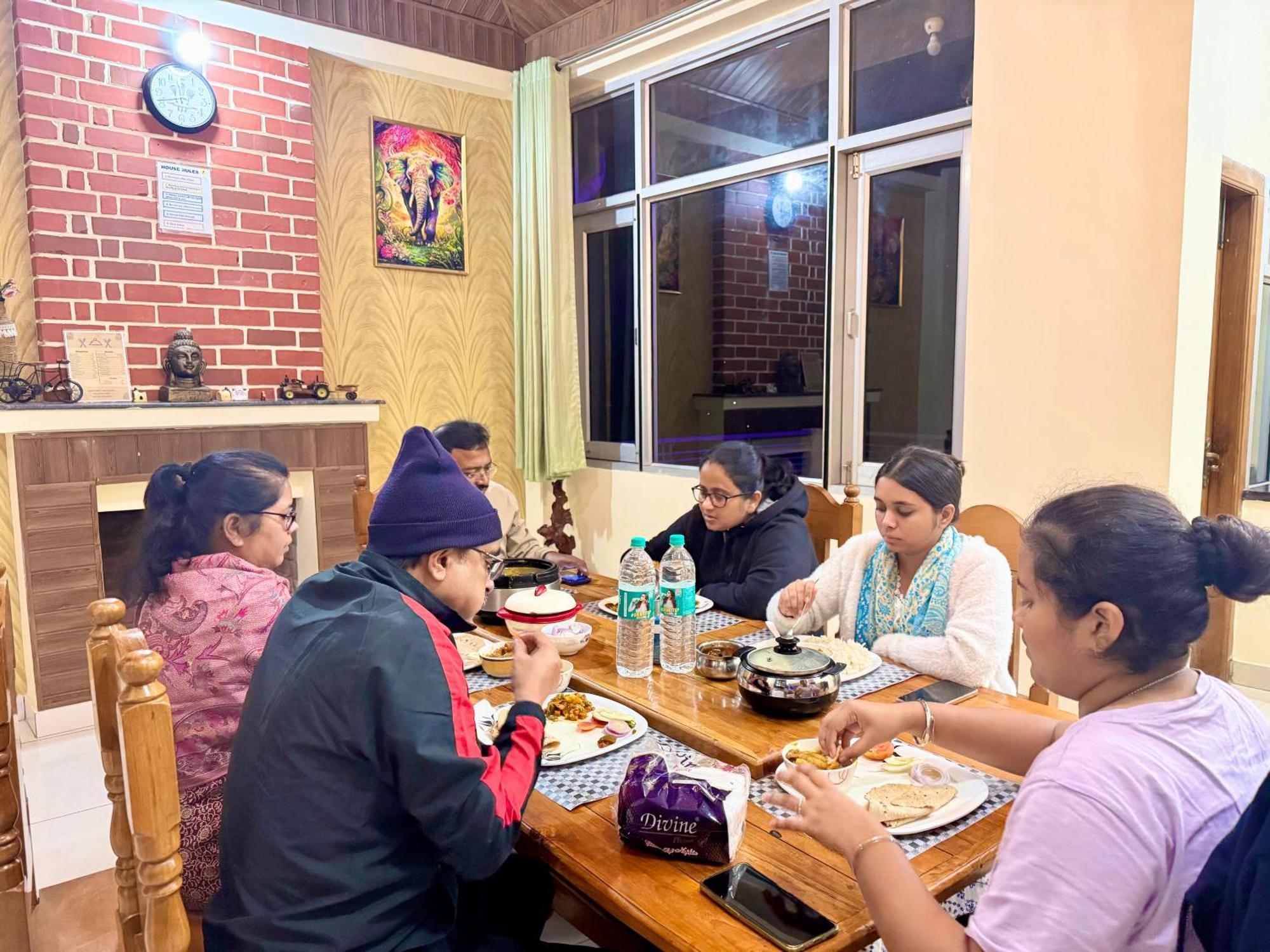 The Auriga 3Bhk Fully Entair Villa With Bonfire In Kasauli I Pvt Stay I Open Air Terrace I Kitchen Livingroom I Lawn Bonfire I Gaming Zone Exterior photo